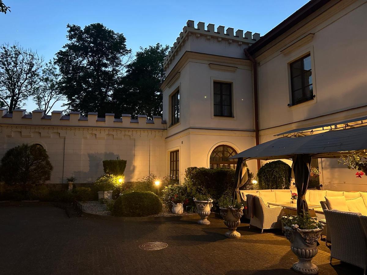 Hotel Zamek Dubiecko Exterior foto