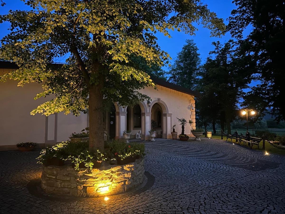 Hotel Zamek Dubiecko Exterior foto